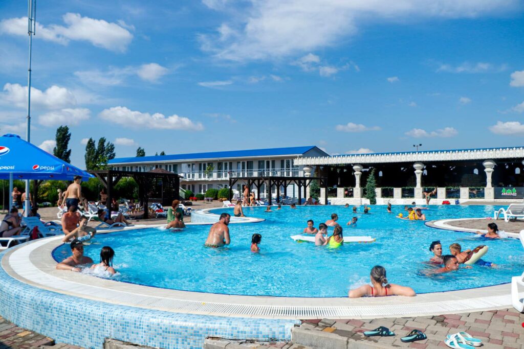 Взрослый бассейн в аквапарке «Коблево»